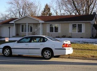 603 Chelmsford Ln, Elk Grove Village, IL 60007