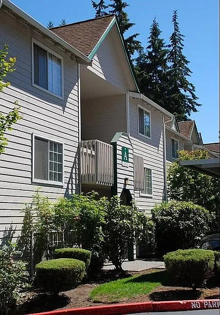 Edmonds Highlands — Photo 3