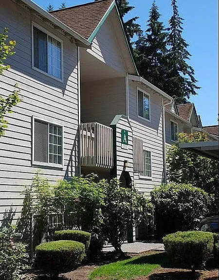 Edmonds Highlands — Photo 3
