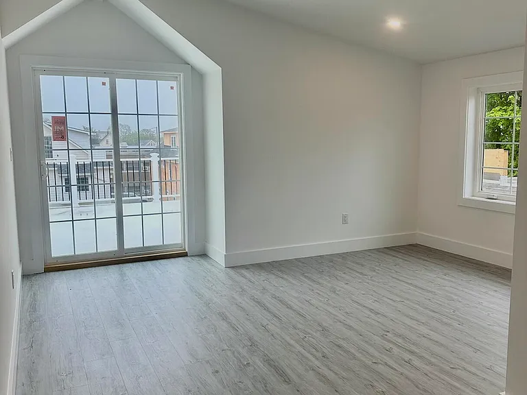 169 Chelsea Ave — Photo 17