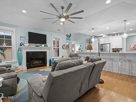 5th image of 107 SE 44th Street