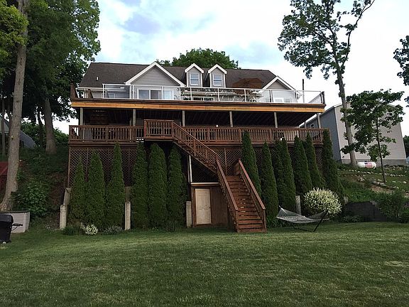 Back of home has waterfront 