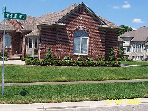 2nd image of 56768 Edgewood Dr