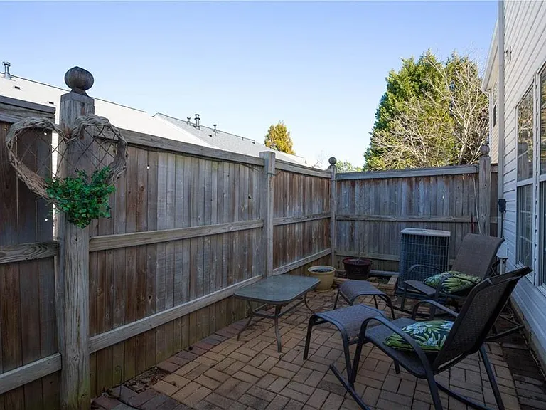2507 Timbercreek Cir — Photo 27