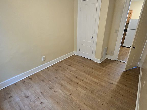 3rd image of 256 Davenport Ave APT 2