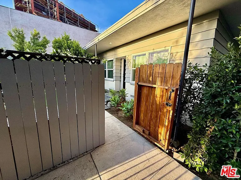 4336 Laurel Canyon Blvd — Photo 6