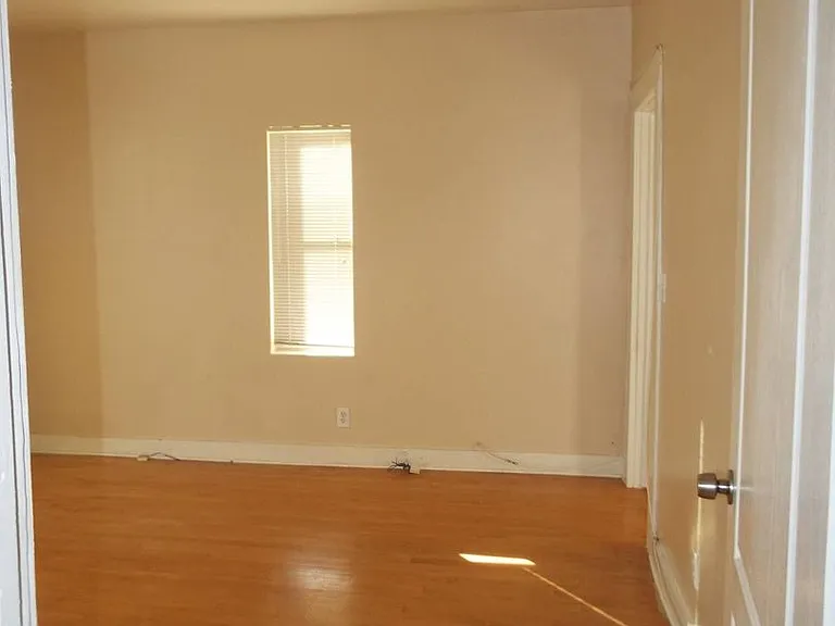 828 N 6th Ave — Photo 13