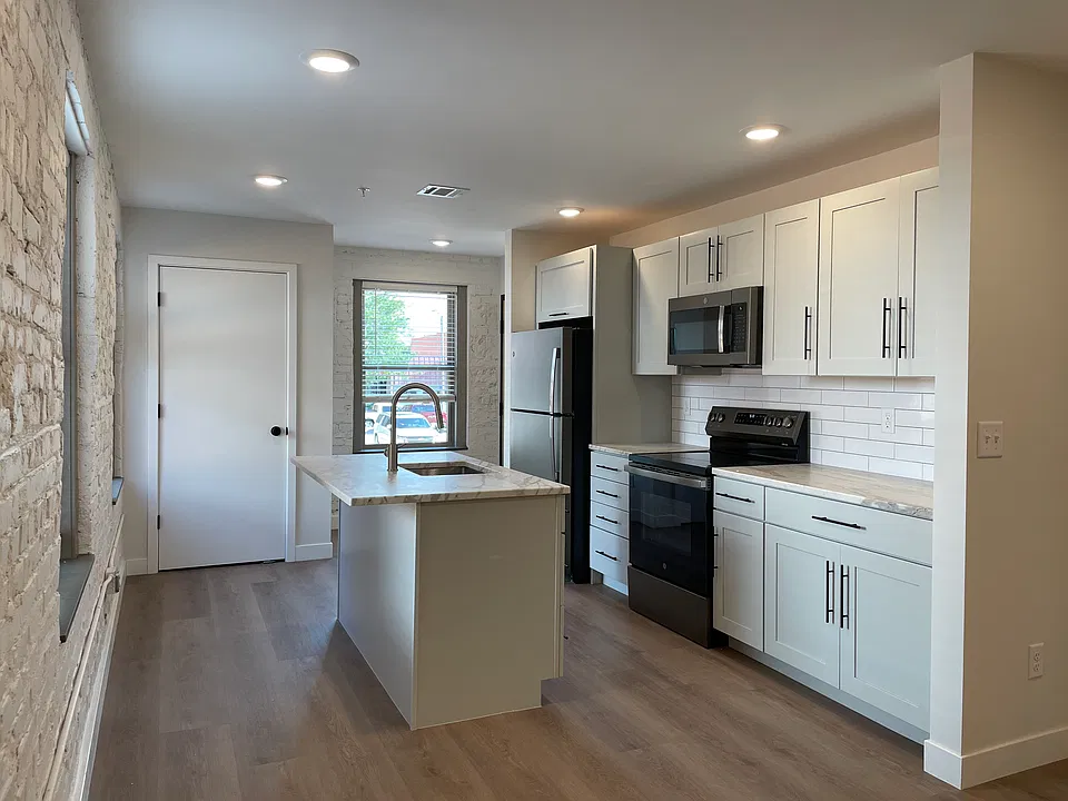 307 W 3rd St #203