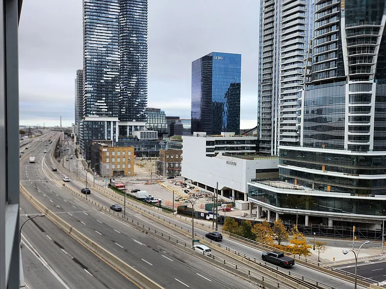 18 Yonge St #1113 — Photo 20