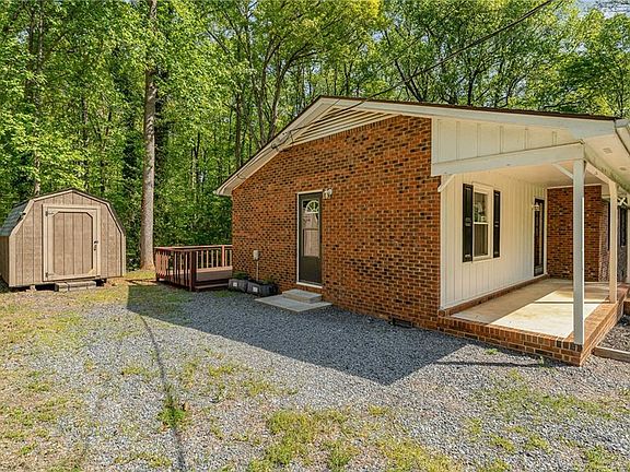 5th image of 213 Auden Dr