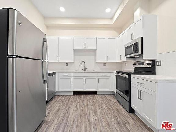 3rd image of 11115 McCormick St #301