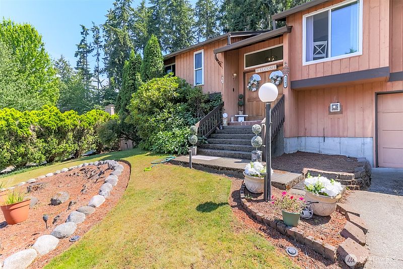 3rd image of 3542 71st Avenue W