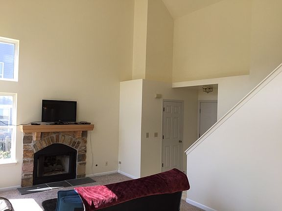 5th image of 325 Arlington Ln