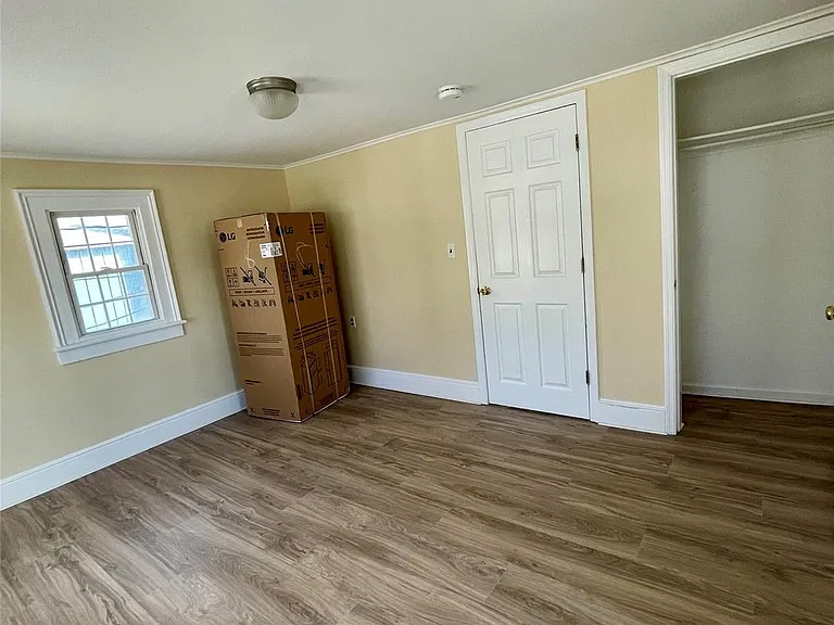46 E Market St — Photo 15
