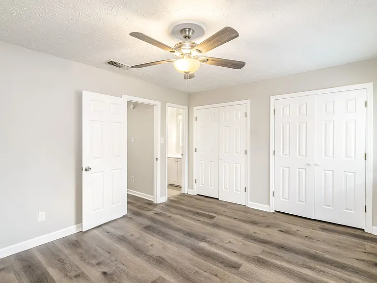 118 Ladbrook Ln #0 — Photo 15