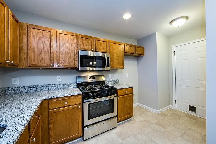 10420 Haddington Dr NW — Photo 7