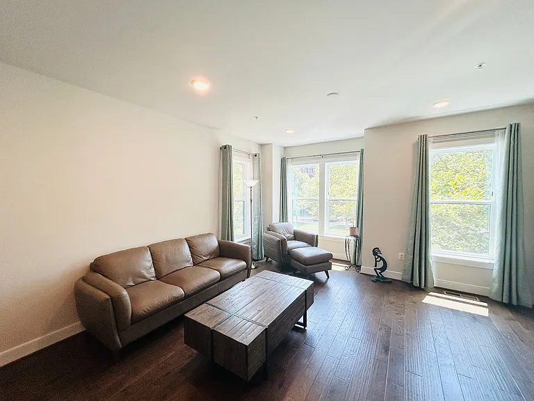 913 King Farm Blvd — Photo 8