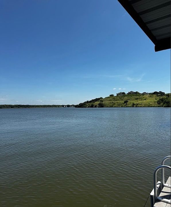 1st image of 3245 Lakeside Dr