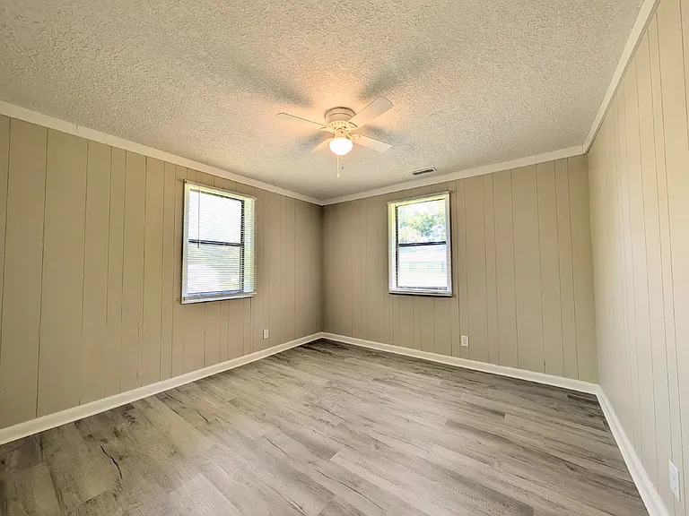 220 Travis Ln — Photo 11