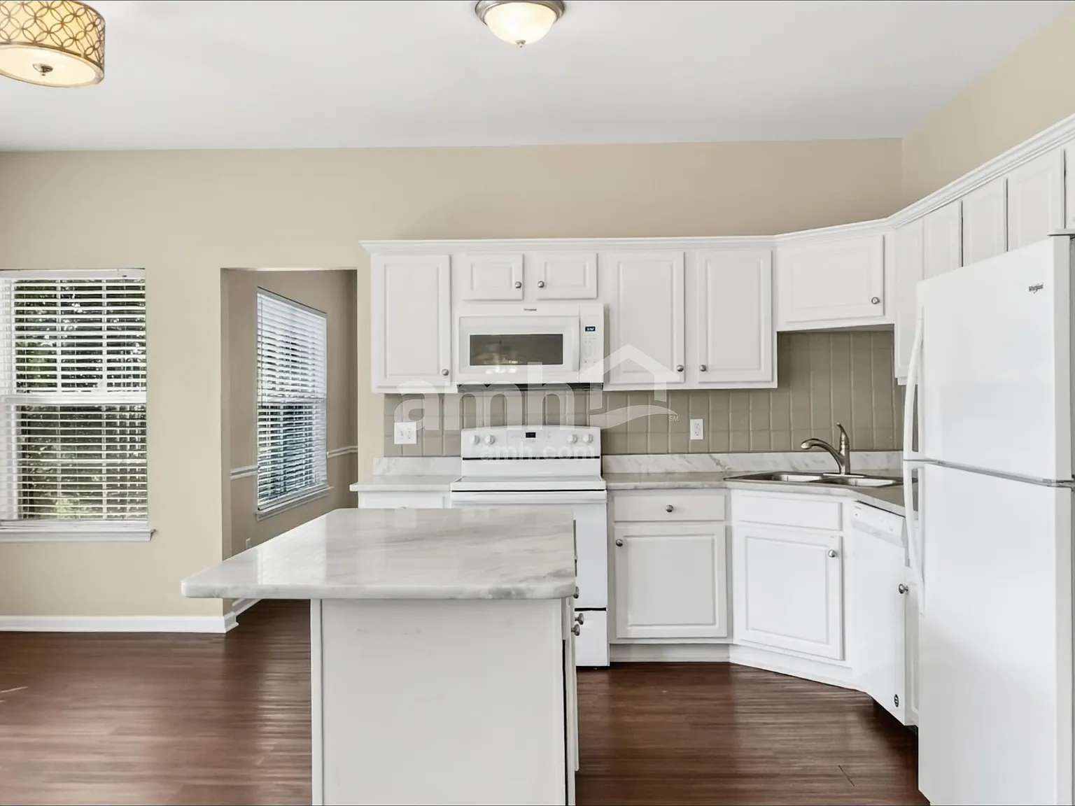 4 bed, 2.5 bath, 3125 sqft, $2,995 — Photo 3