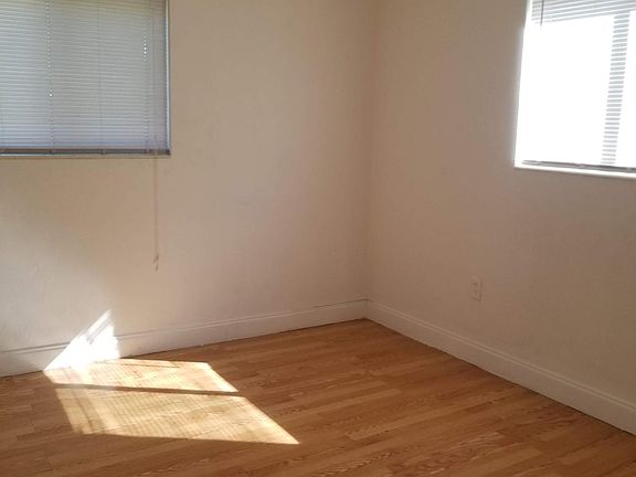 2nd image of 640 NE 170th St