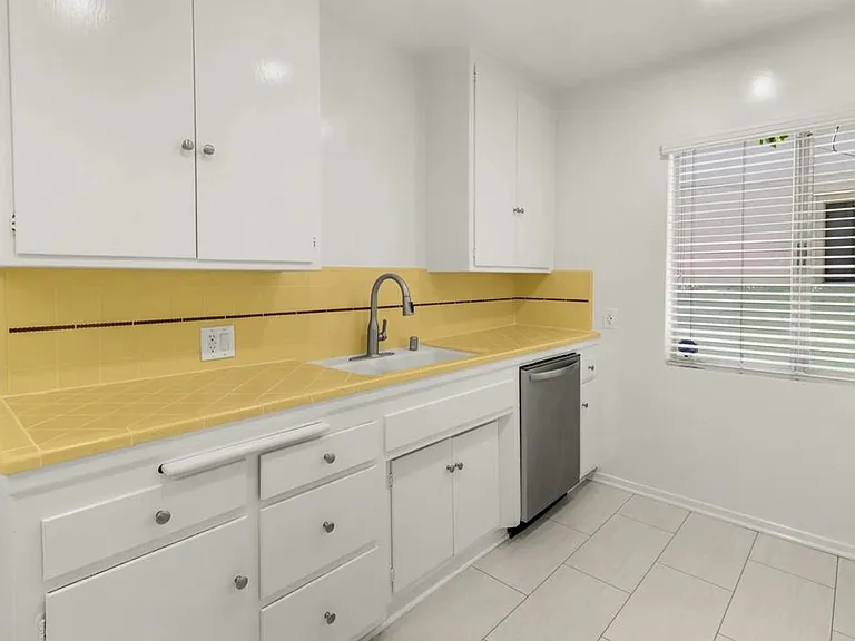 1406 S Saltair Ave #1 — Photo 9