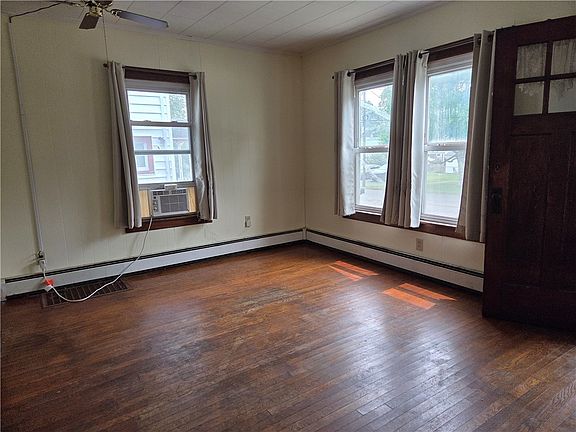 3rd image of 252 W 13th St