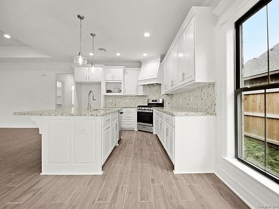 4th image of 2520 S View Dr