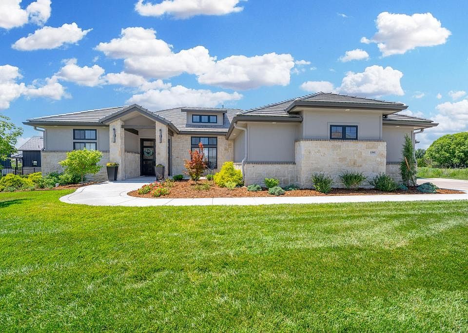 1st image of 1501 E Bluesage Ct