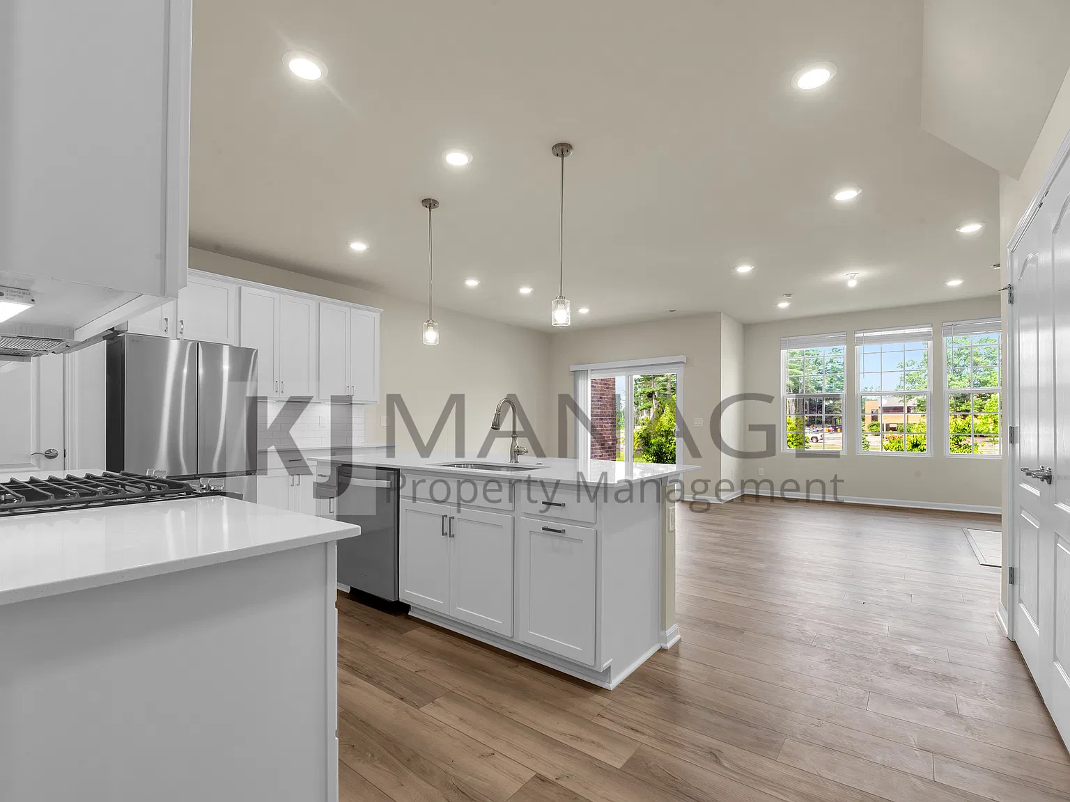 3 bed, 2.5 bath, 2024 sqft, $2,785 — Photo 4