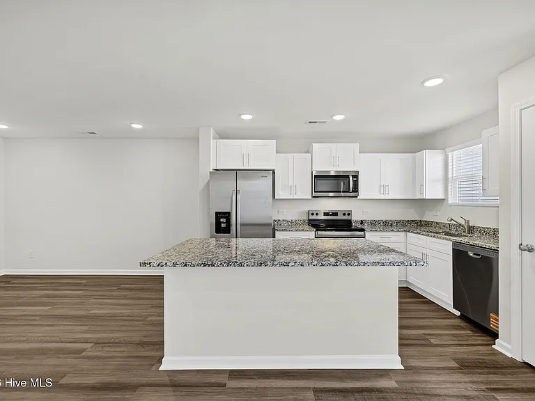 24 W Farley Dr — Photo 6
