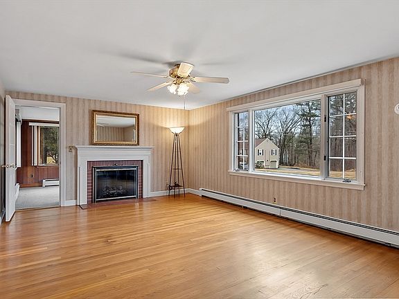 4th image of 30 Glencrest Dr