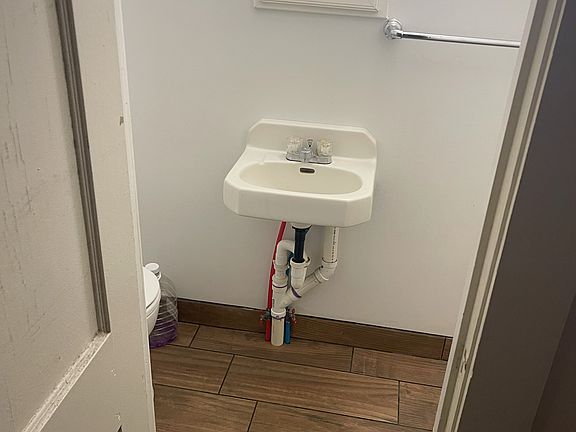 5th image of 305 Allen Ln SE #305