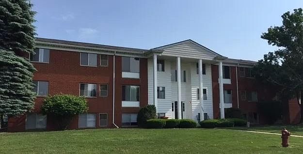1st image of 1325 Southwestern Dr #23
