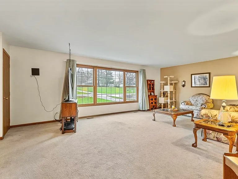 1248 S Lawler Ave — Photo 5