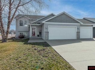 125 Pinehurst Dr, Mankato, MN 56001