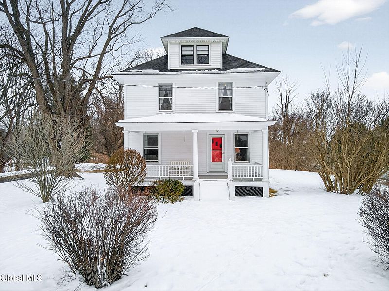 3rd image of 471 Russell Road