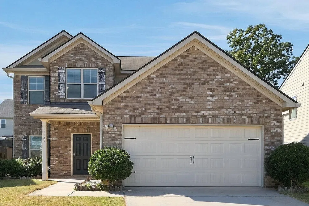 4 bed, 3.0 bath, 2228 sqft, $2,315 — Photo 1
