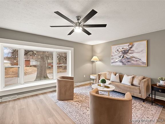 2nd image of 1546 Altawood Drive