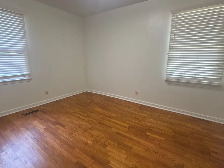 5032 Anderson St — Photo 9