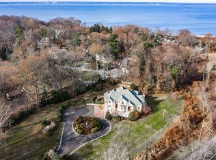 17 Valley Rd, Glen Cove, NY 11542