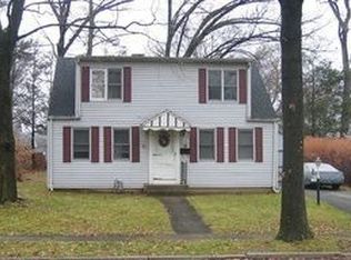 38 Balfour Dr, Springfield, MA 01118