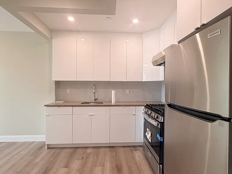 163-07 72nd Ave #4F — Photo 1
