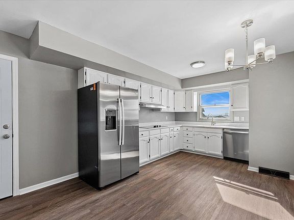 4th image of 203 Clark St