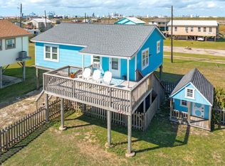 902 Treaty Dr, Surfside Beach, TX 77541