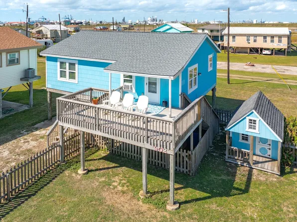 902 Treaty Dr, Surfside Beach, TX 77541