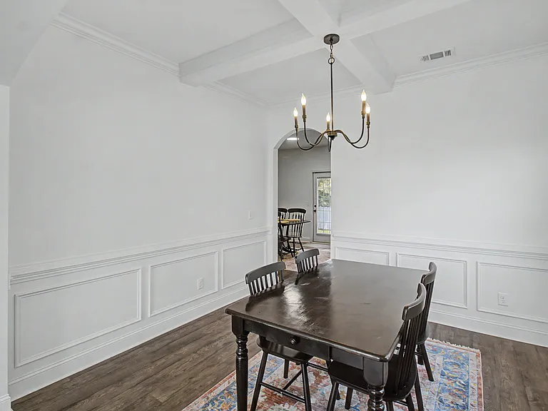 906 Rachel Ln — Photo 3