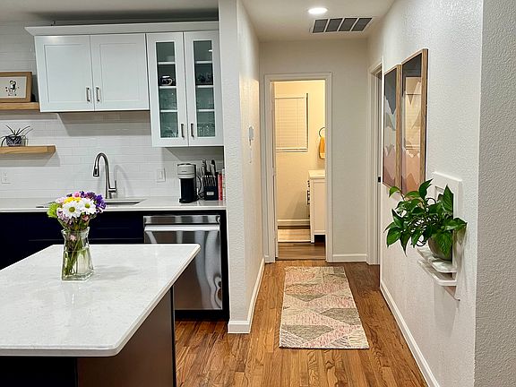3rd image of 2625 Forest Ave