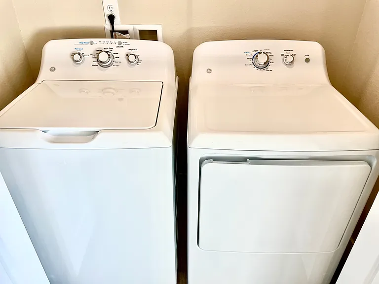 915/6SQFT Units w/d