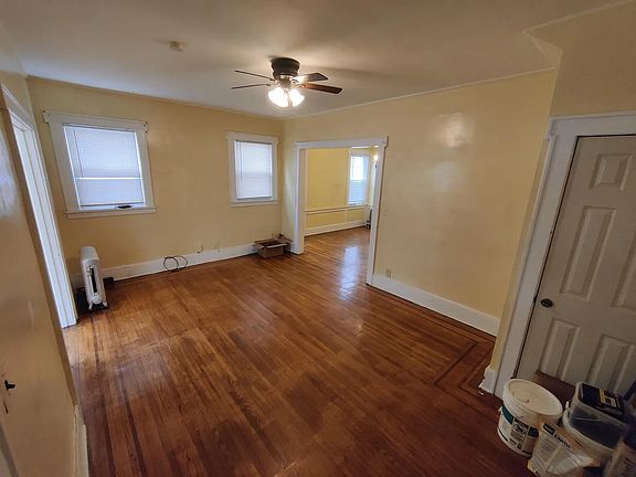 2nd image of 147 Ball St Floor 2